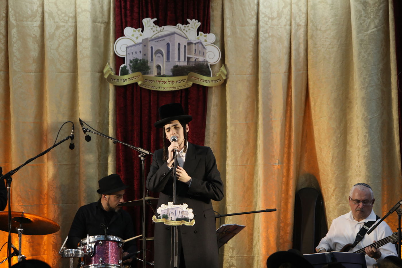 החגיגה הכפולה בישיבת 'קול אליהו' • תיעוד