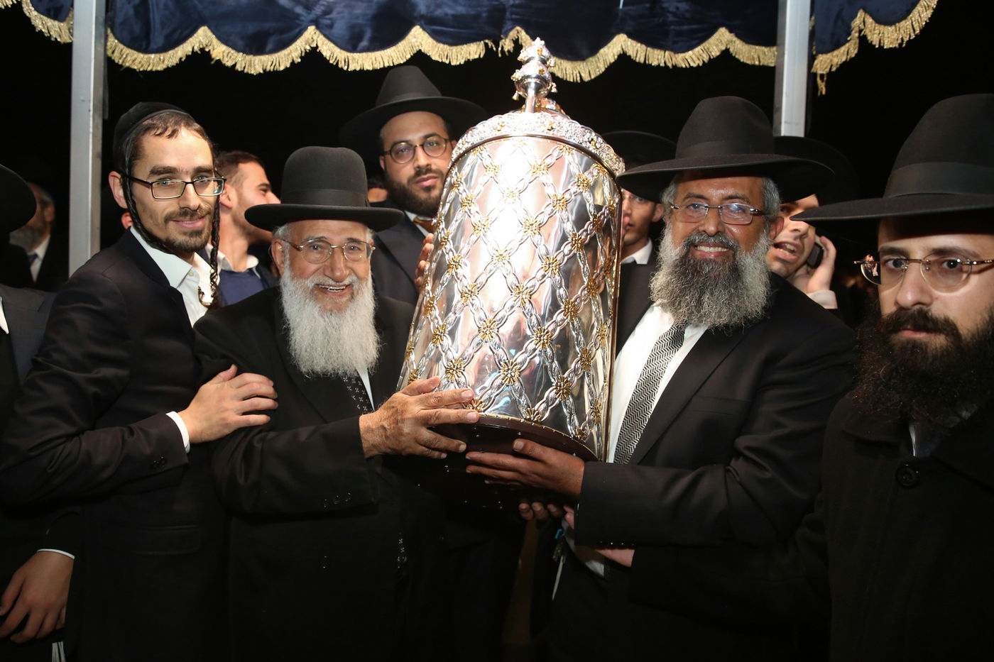 החגיגה הכפולה בישיבת 'קול אליהו' • תיעוד