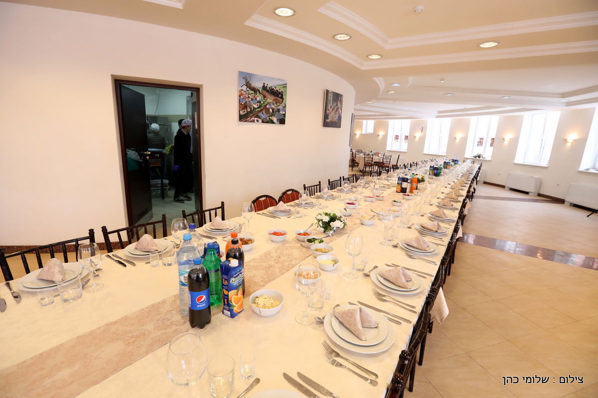 אלפים בציונו של בעל התניא בהאדיטש • צפו