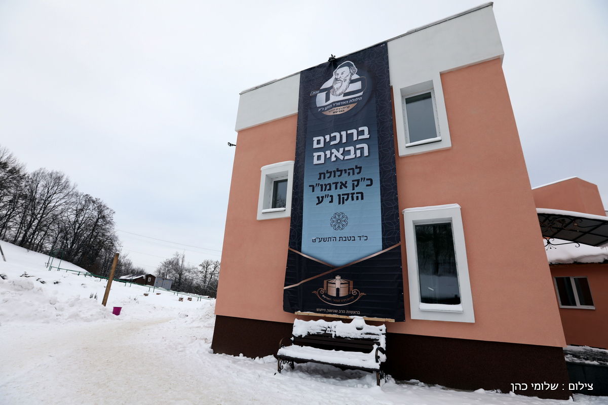 אלפים בציונו של בעל התניא בהאדיטש • צפו