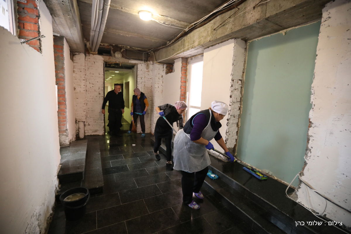 אלפים בציונו של בעל התניא בהאדיטש • צפו