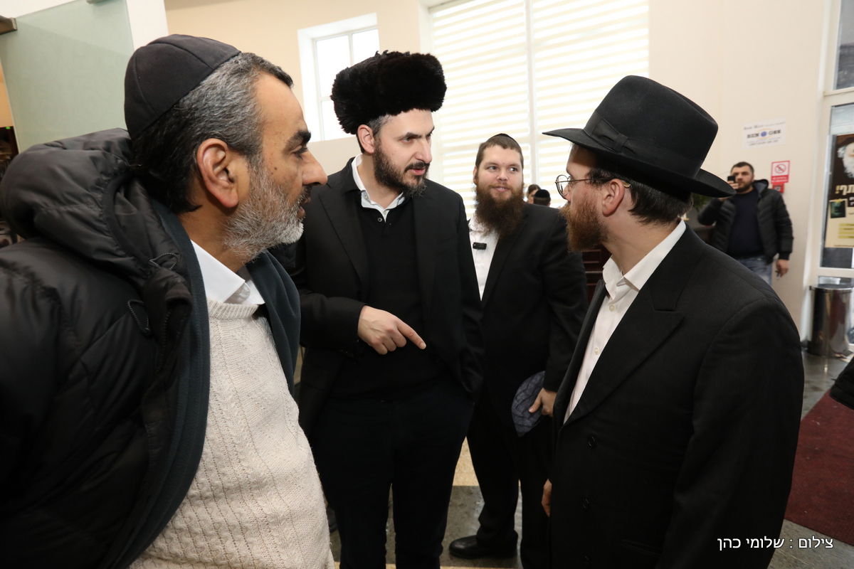 אלפים בציונו של בעל התניא בהאדיטש • צפו