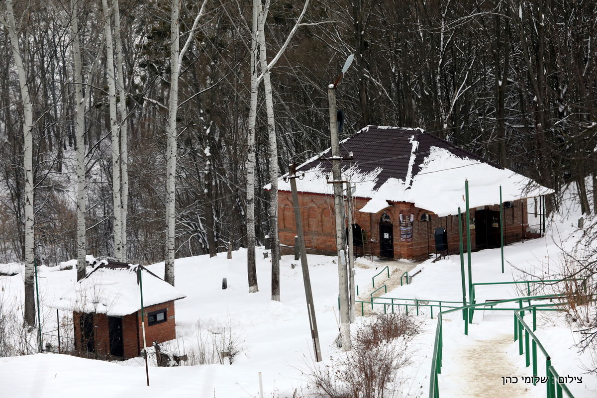 אלפים בציונו של בעל התניא בהאדיטש • צפו