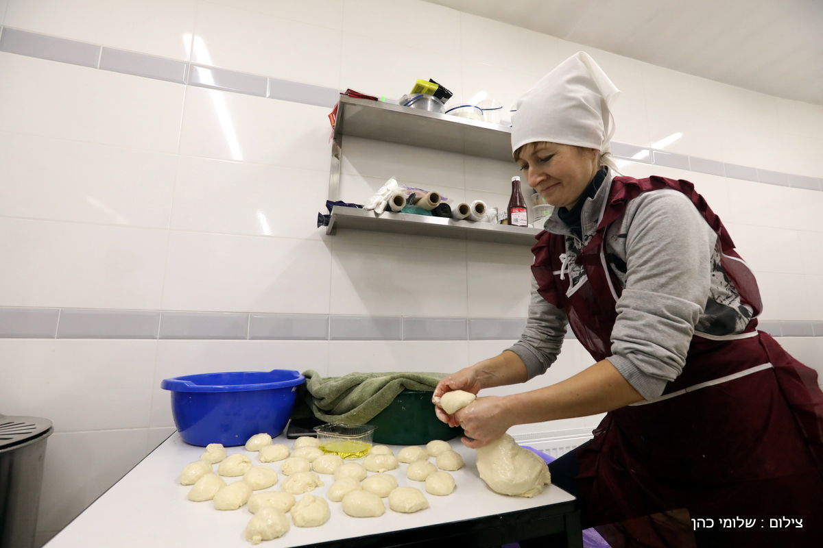 אלפים בציונו של בעל התניא בהאדיטש • צפו
