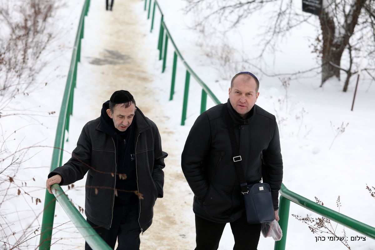 אלפים בציונו של בעל התניא בהאדיטש • צפו