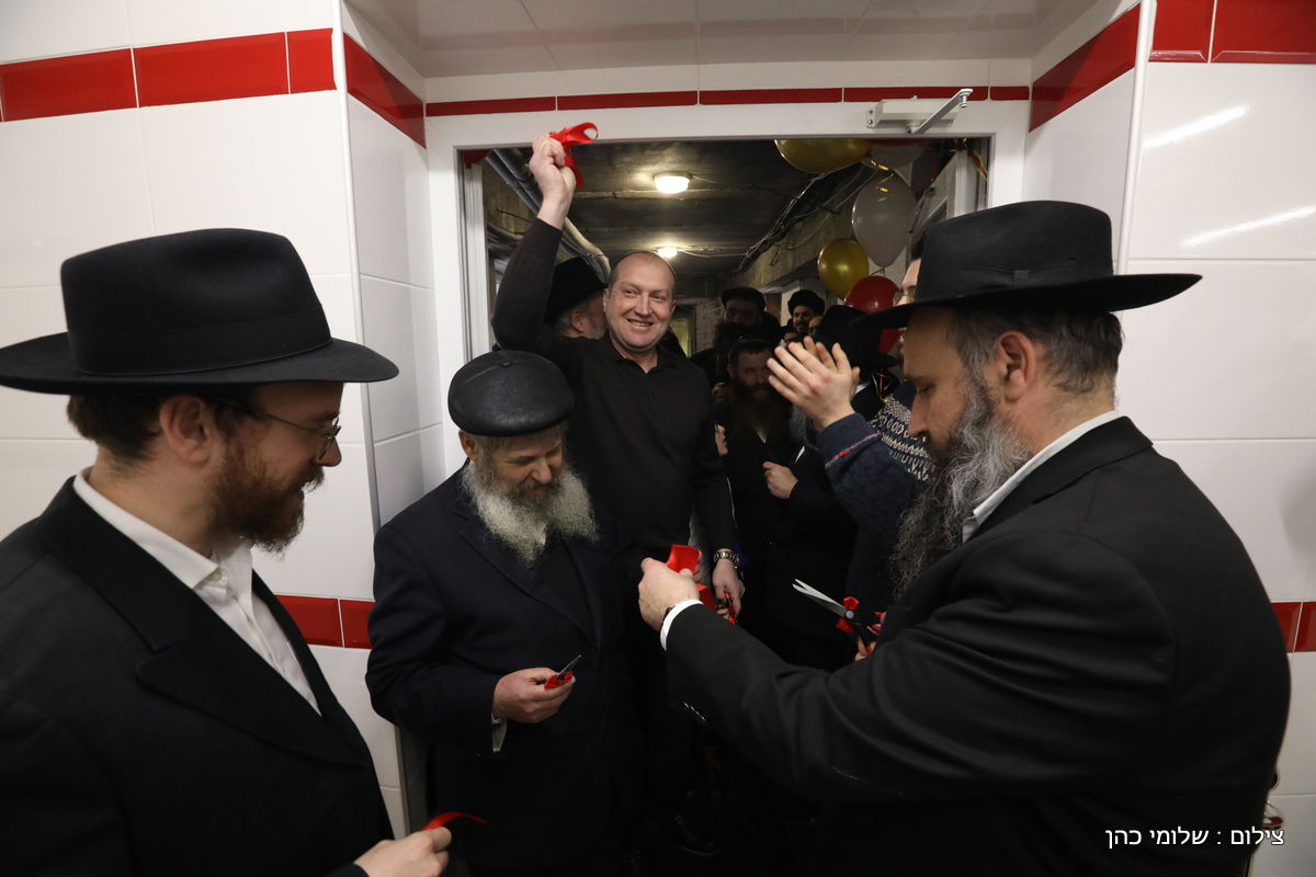 אלפים בציונו של בעל התניא בהאדיטש • צפו