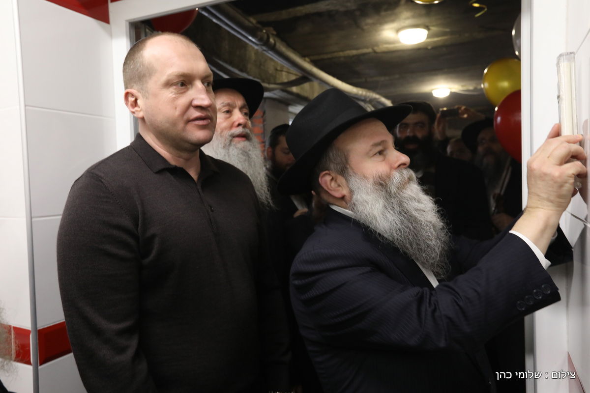 אלפים בציונו של בעל התניא בהאדיטש • צפו