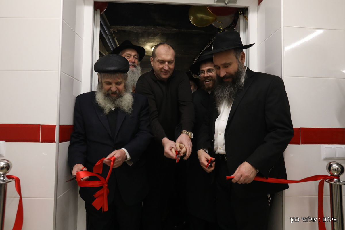 אלפים בציונו של בעל התניא בהאדיטש • צפו