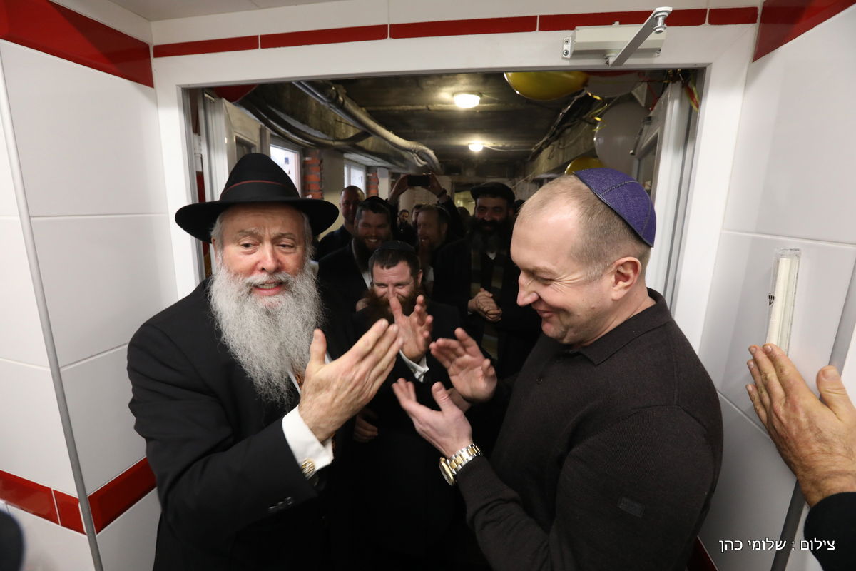 אלפים בציונו של בעל התניא בהאדיטש • צפו