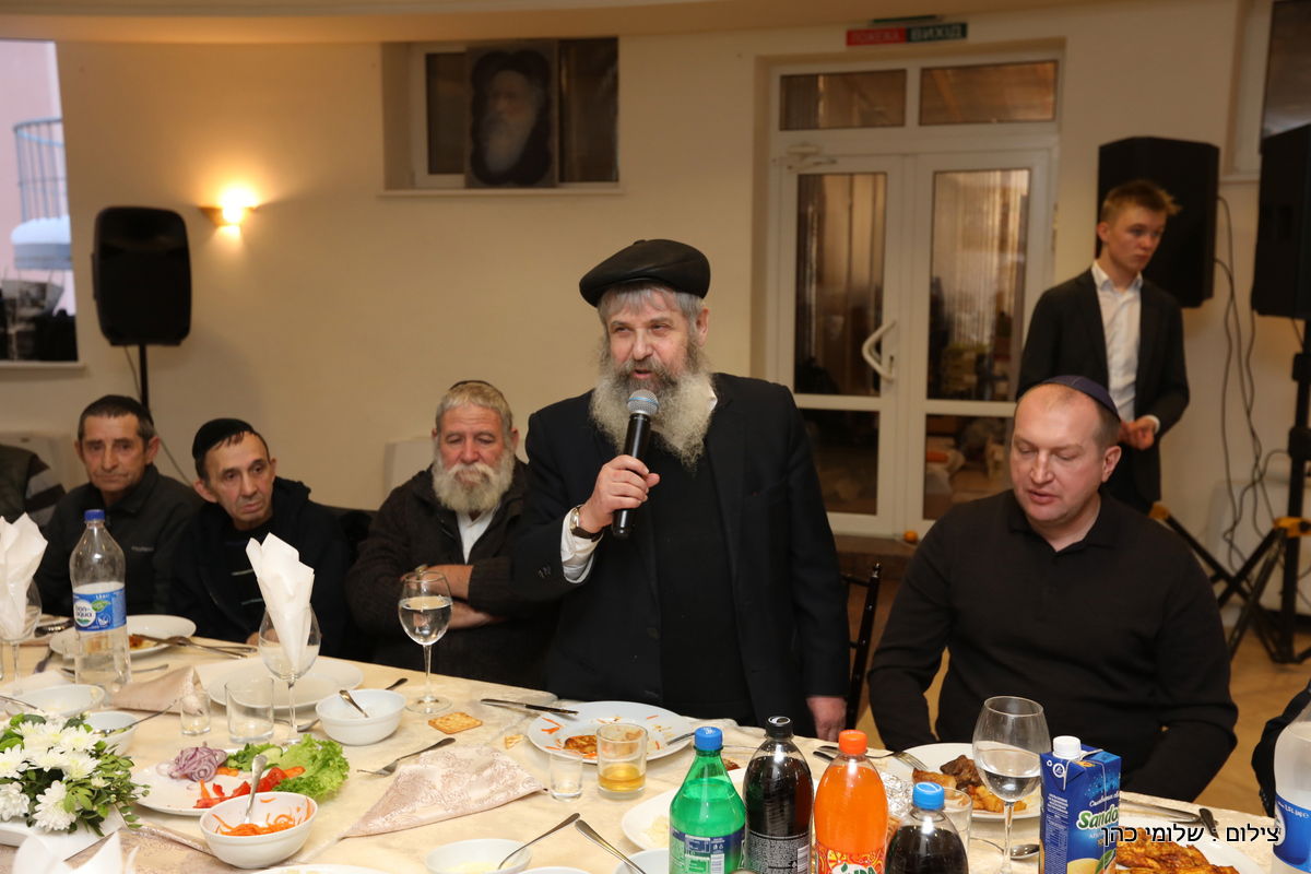 אלפים בציונו של בעל התניא בהאדיטש • צפו