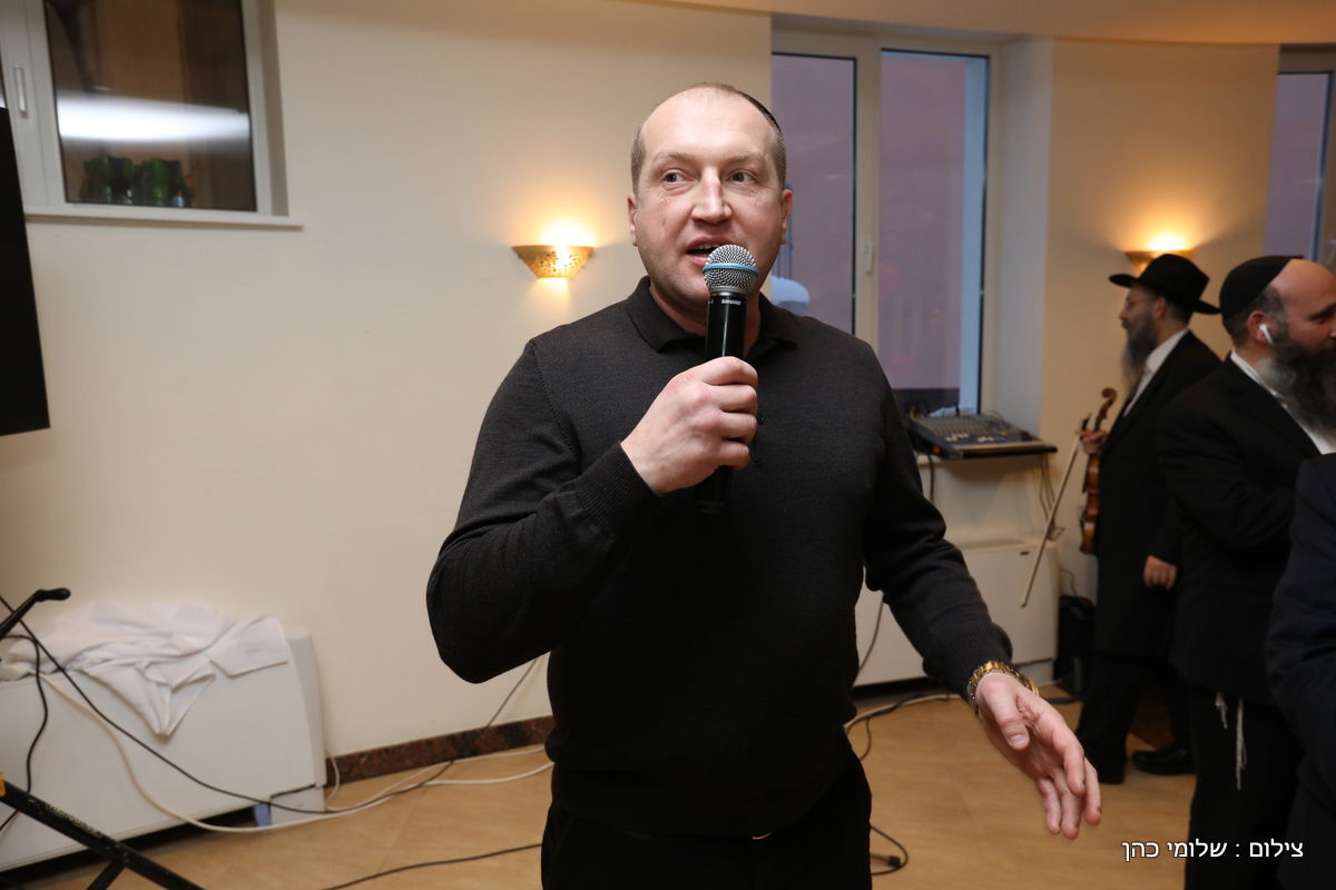 אלפים בציונו של בעל התניא בהאדיטש • צפו