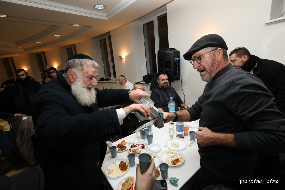 אלפים בציונו של בעל התניא בהאדיטש • צפו