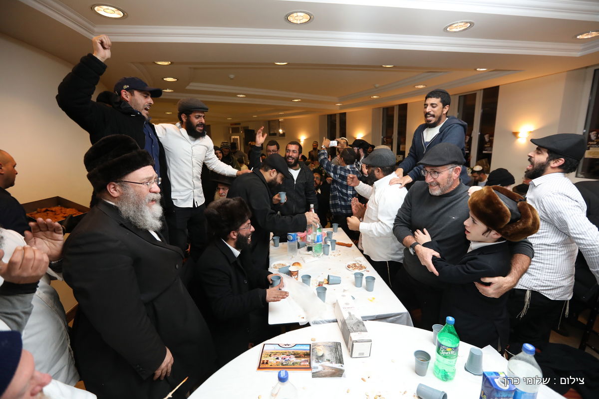 אלפים בציונו של בעל התניא בהאדיטש • צפו