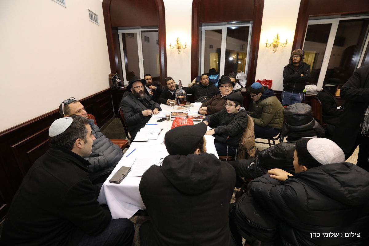 אלפים בציונו של בעל התניא בהאדיטש • צפו