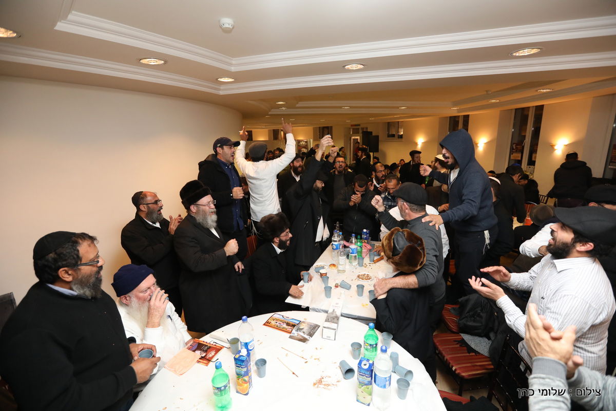 אלפים בציונו של בעל התניא בהאדיטש • צפו