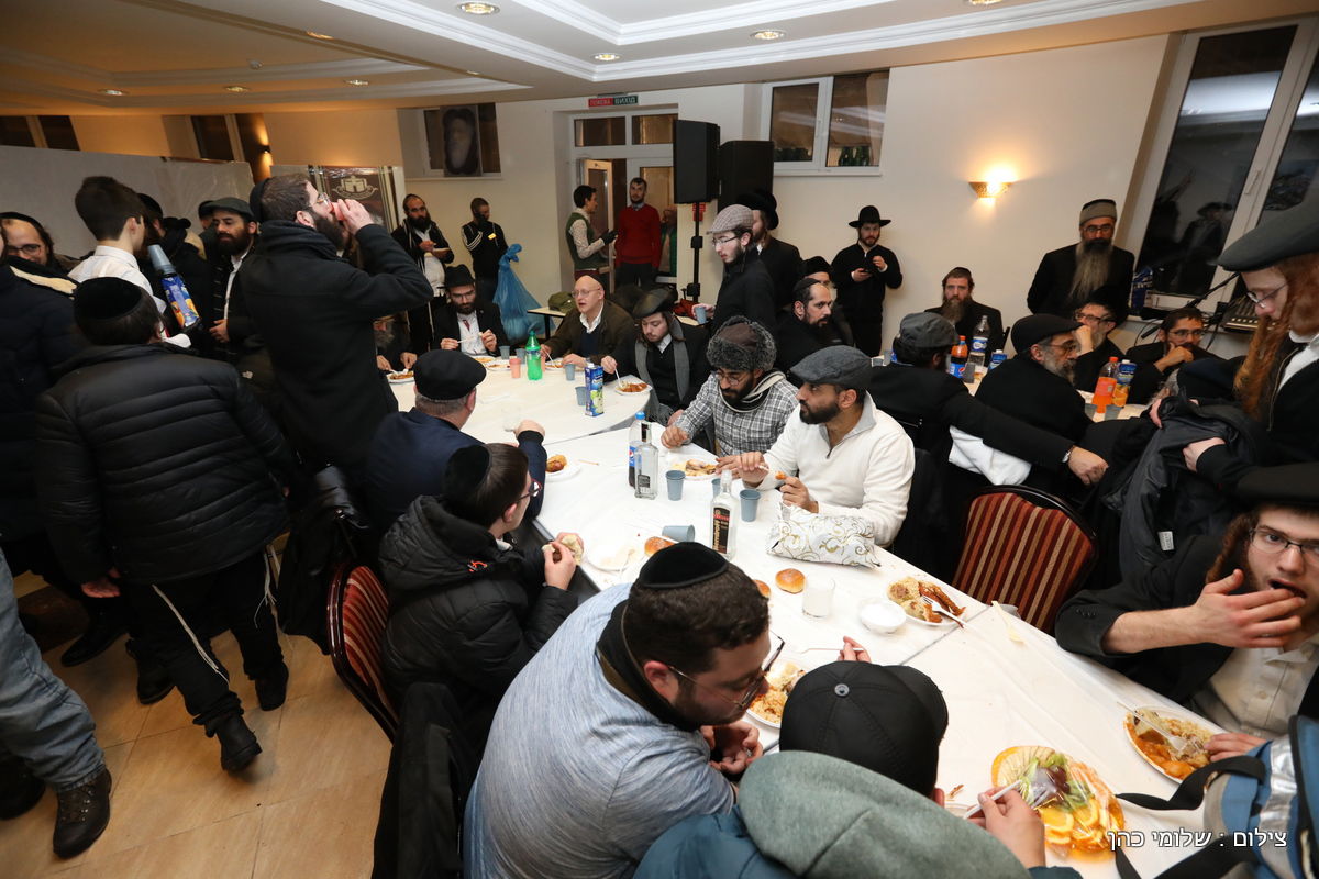 אלפים בציונו של בעל התניא בהאדיטש • צפו