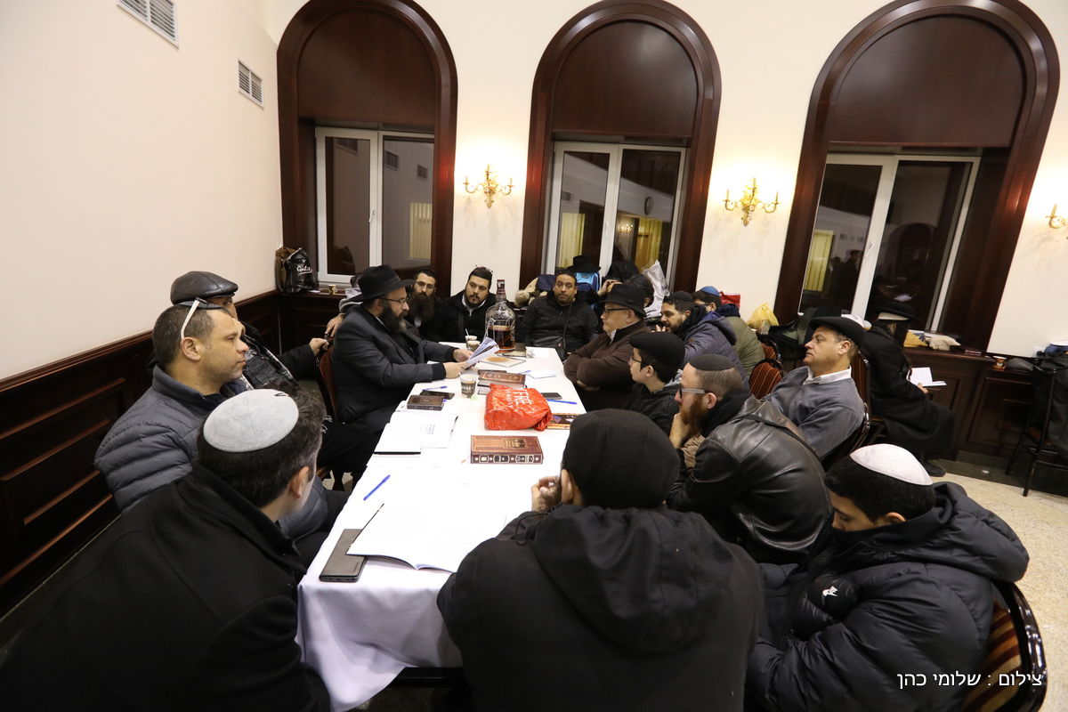 אלפים בציונו של בעל התניא בהאדיטש • צפו