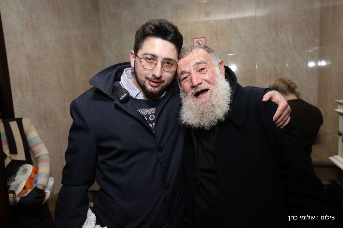 אלפים בציונו של בעל התניא בהאדיטש • צפו