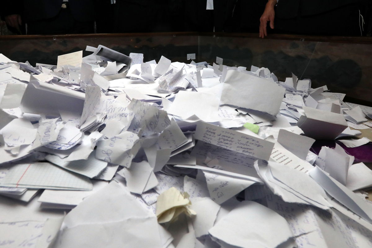 אלפים בציונו של בעל התניא בהאדיטש • צפו