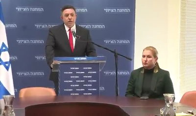 אבי גבאי מדיח את ציפי לבני