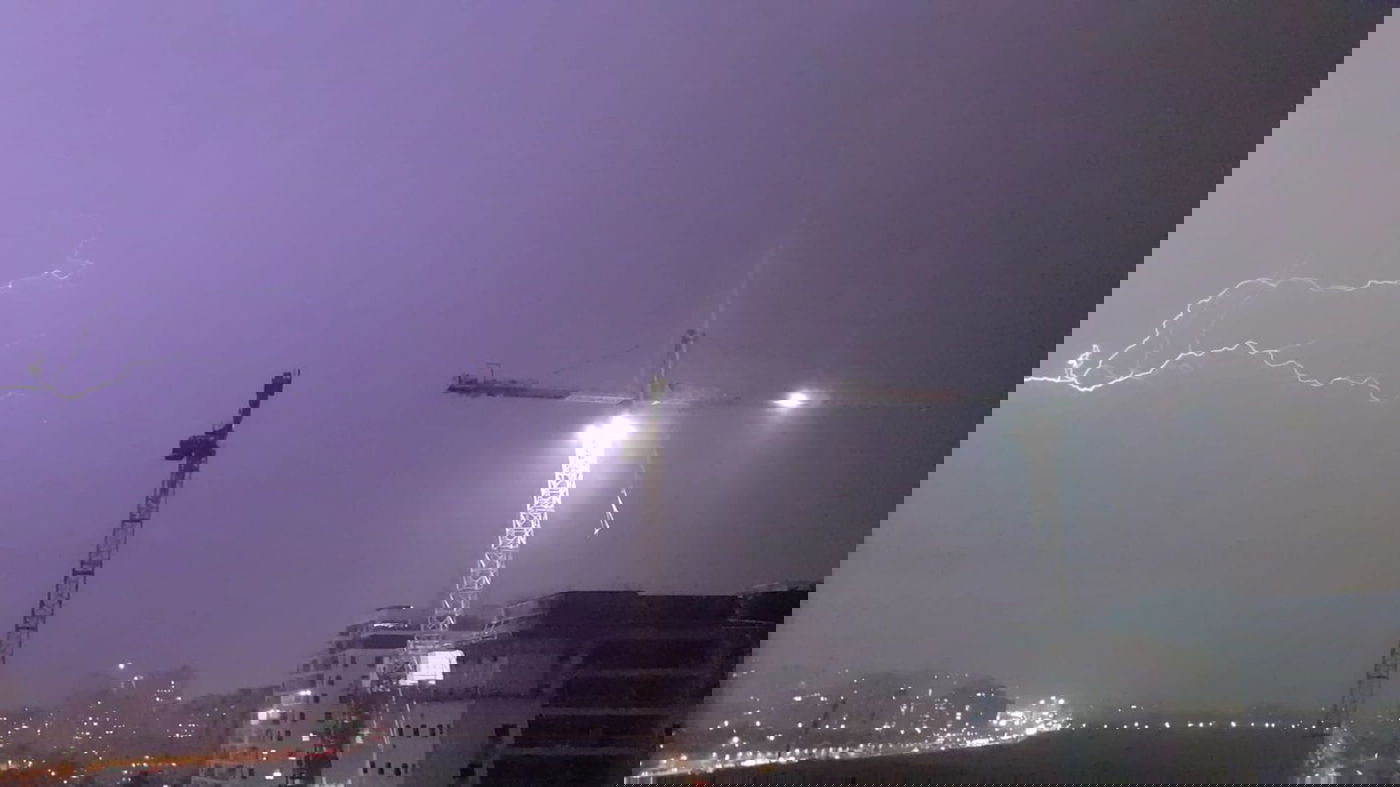 סופת ברקים מטורפת מעל שמי פתח תקווה