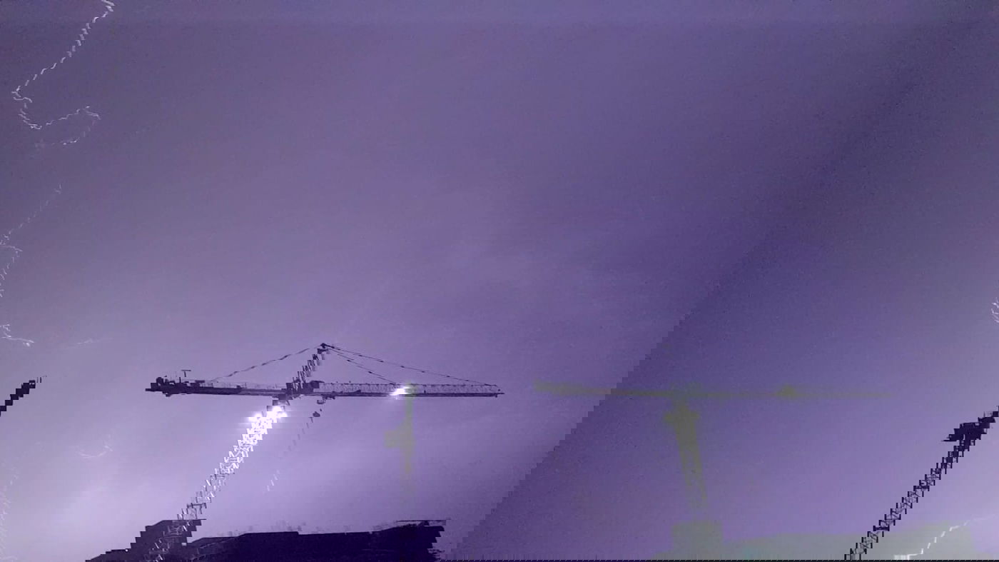 סופת ברקים מטורפת מעל שמי פתח תקווה