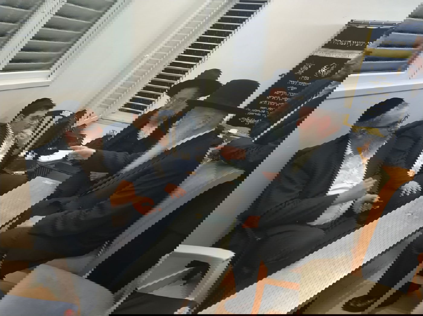 רבנים ואישי ציבור: ניחום האבלים אצל ח"כ יעקב אשר • צפו