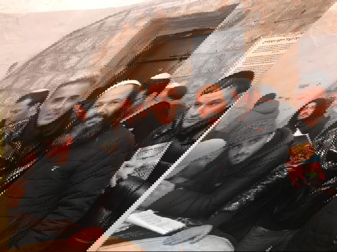 קובי פרץ שר "ואפילו בהסתרה" בקבר יוסף