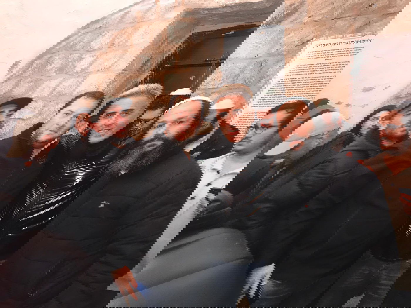 קובי פרץ שר "ואפילו בהסתרה" בקבר יוסף