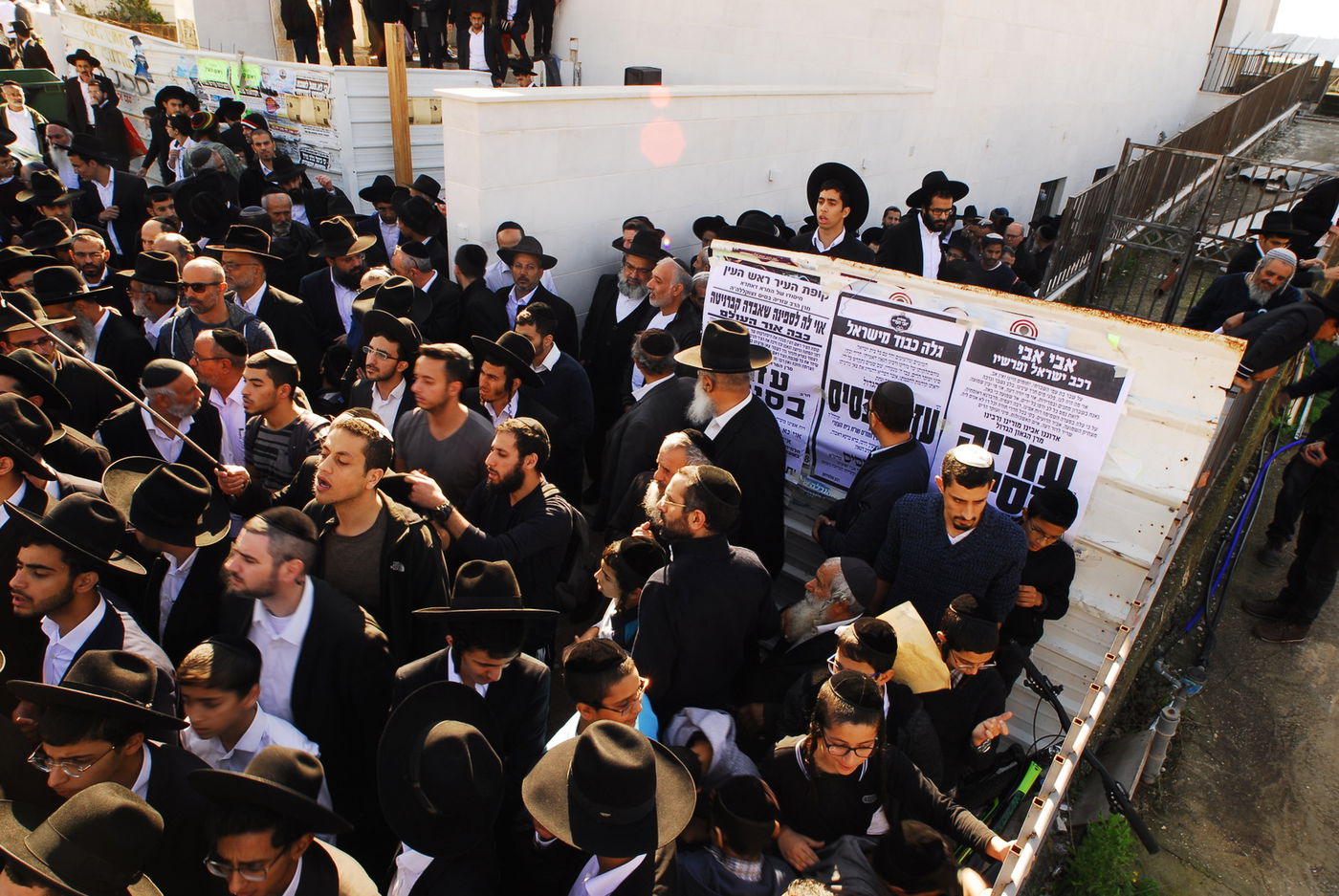 הלווית הגאון רבי עזריה בסיס זצ"ל. תיעוד