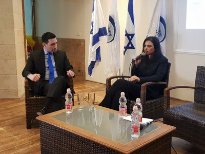 שרת המשפטים איילת שקד תוקפת: "גנץ הוא פייק ימין"