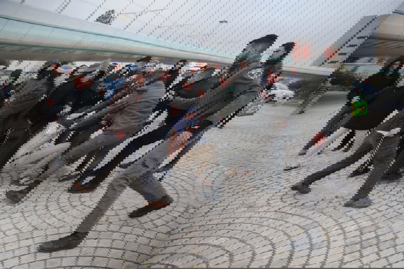 תיעוד: פעילי ימין הפגינו נגד מעצר החשודים