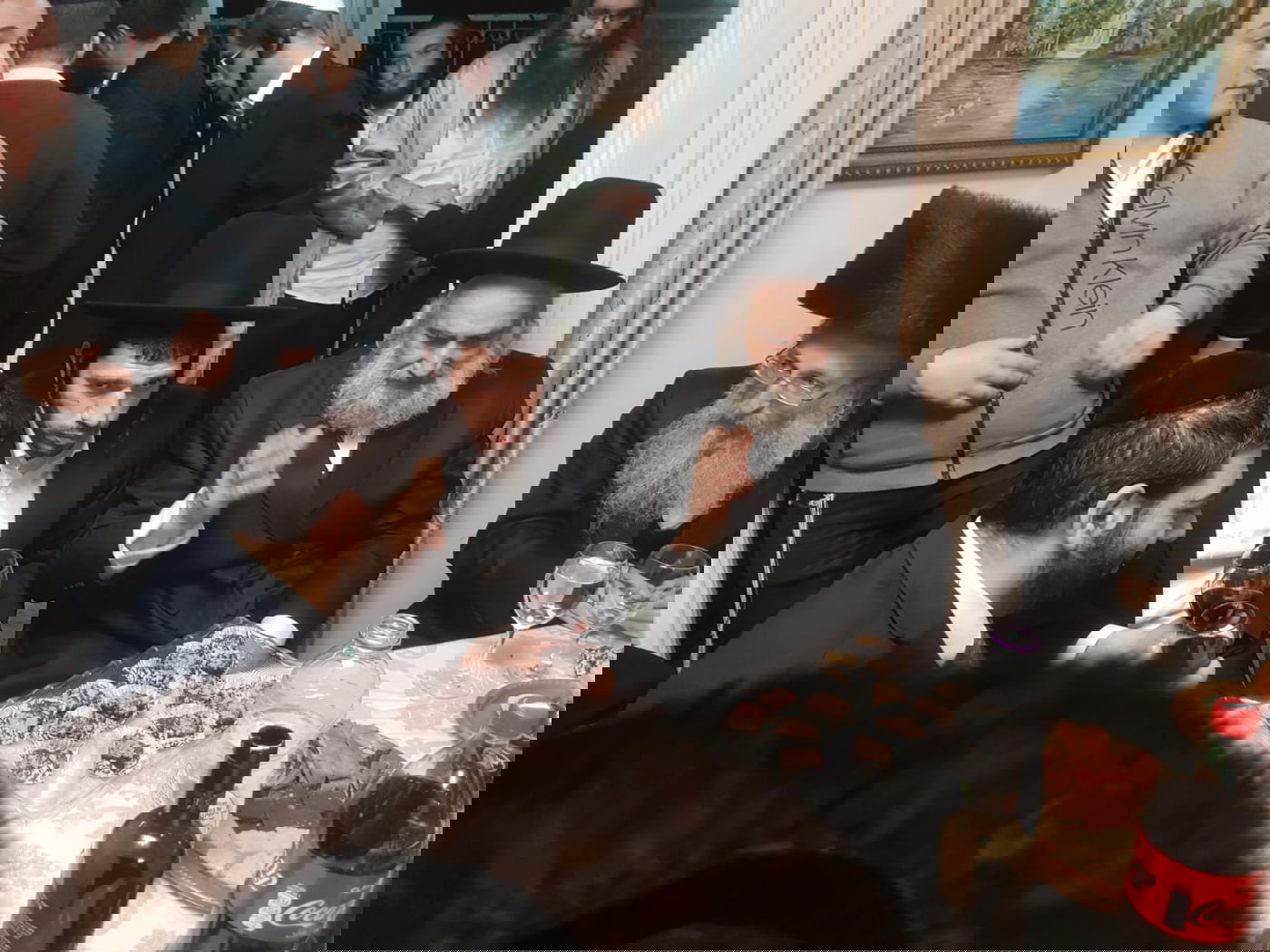 שמחה בברסלב: העסקן בני מחלב התארס