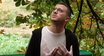 "אדמה ושמים": מאט דאב בגרסת הקליפ