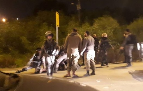 החייל שרוע על הכביש, לאחר מעצרו