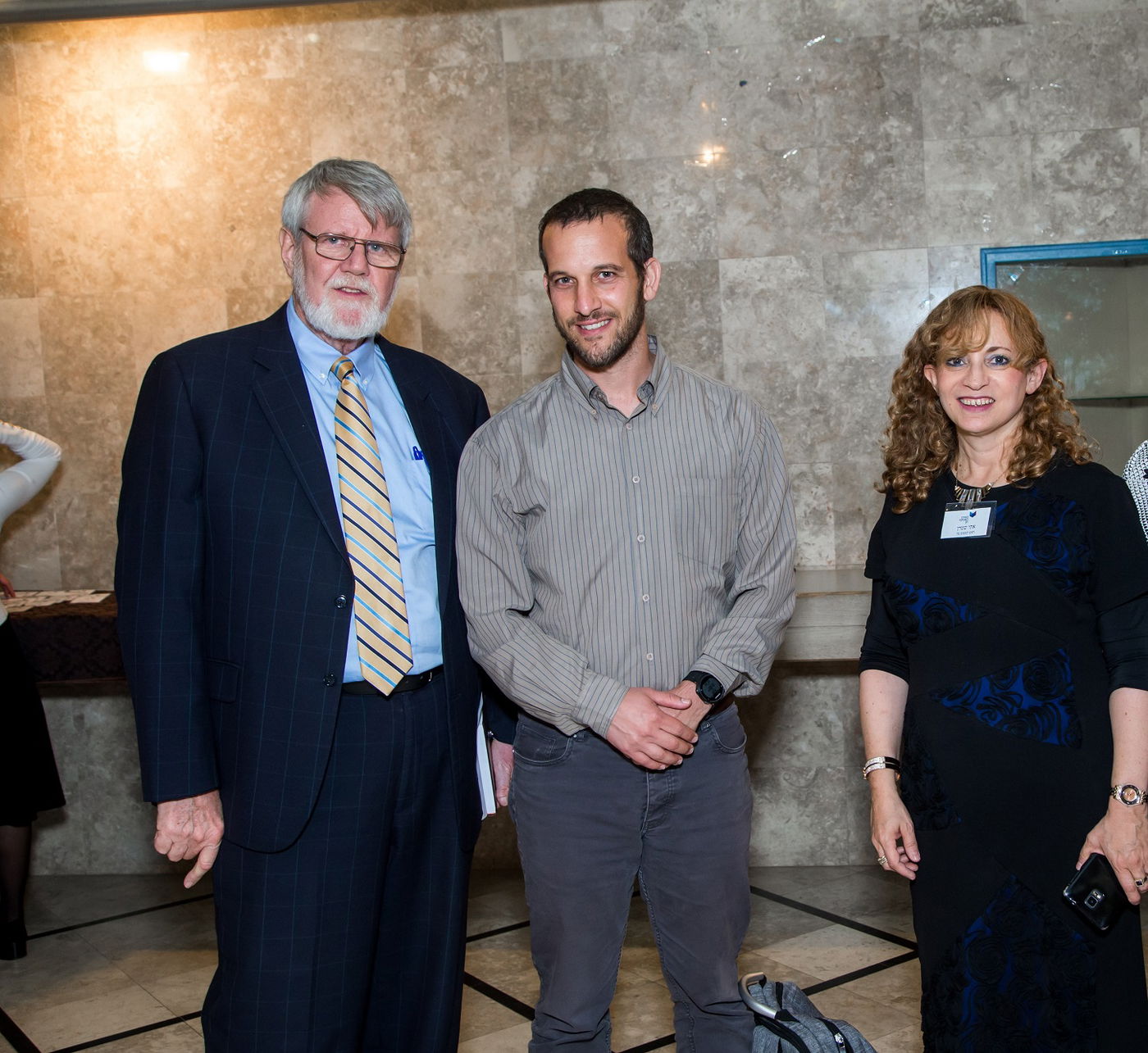 משמאל - פרופ' חיים סוקניק, אוהד רייפן, ראש קמפוס טל אתי שטרן