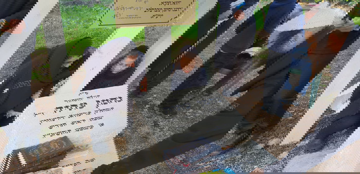 בני המשפחה עלו לקבר הילד שנרצח במגדל