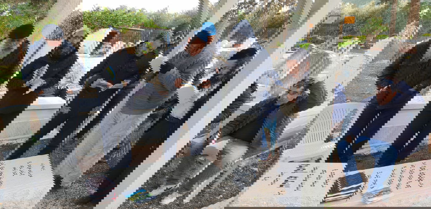 בני המשפחה עלו לקבר הילד שנרצח במגדל