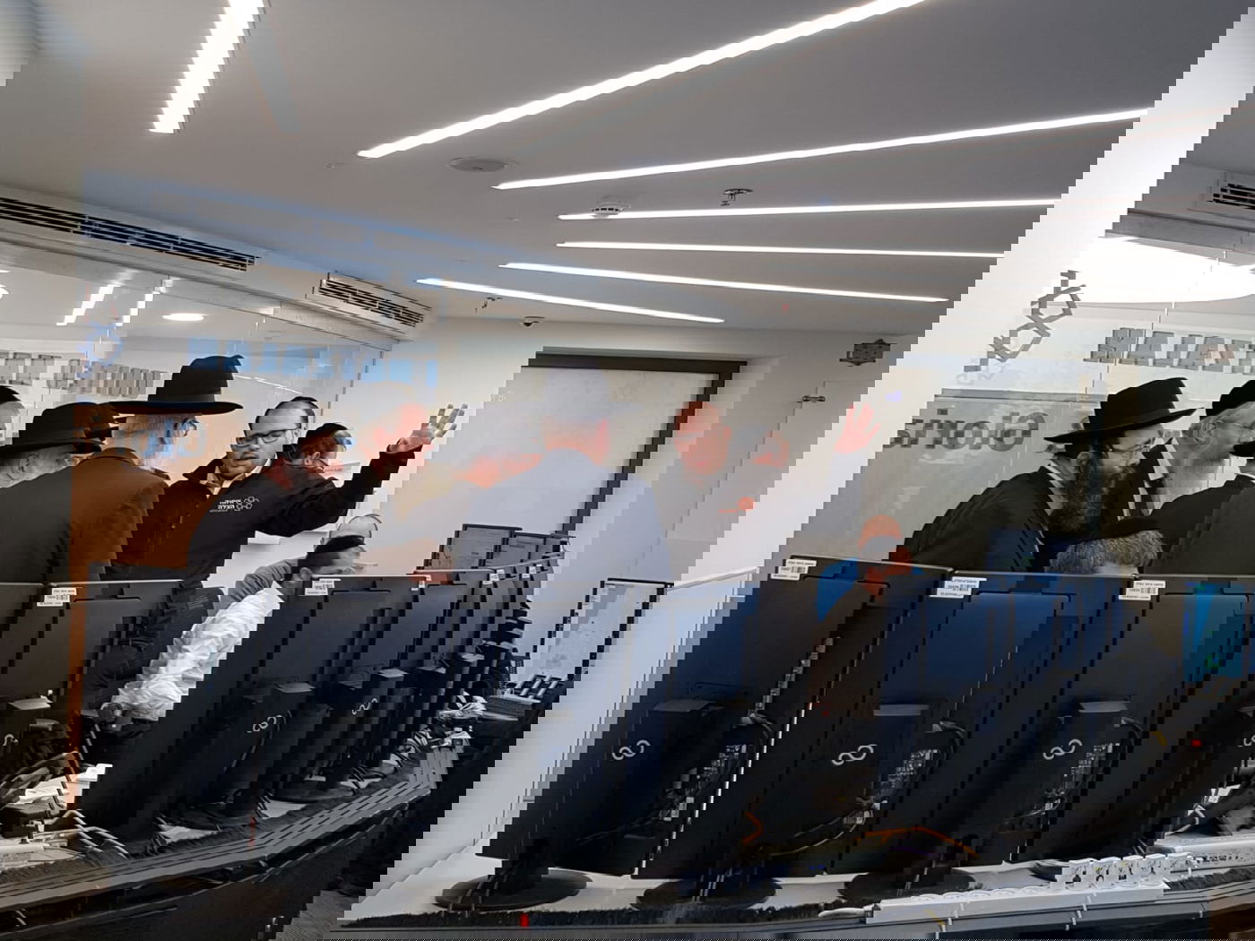 חברי ועדת הרבנים ביקרו ודנו בשאלות הלכתיות שעלו על הפרק