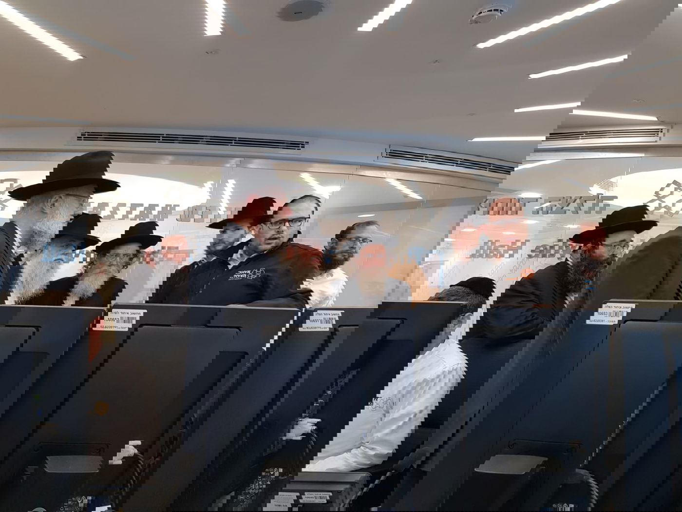 חברי ועדת הרבנים ביקרו ודנו בשאלות הלכתיות שעלו על הפרק