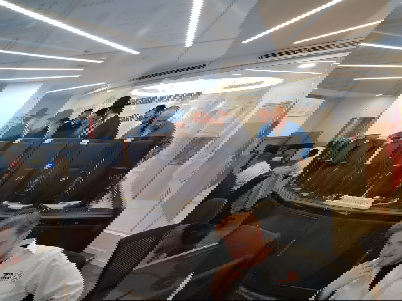 חברי ועדת הרבנים ביקרו ודנו בשאלות הלכתיות שעלו על הפרק