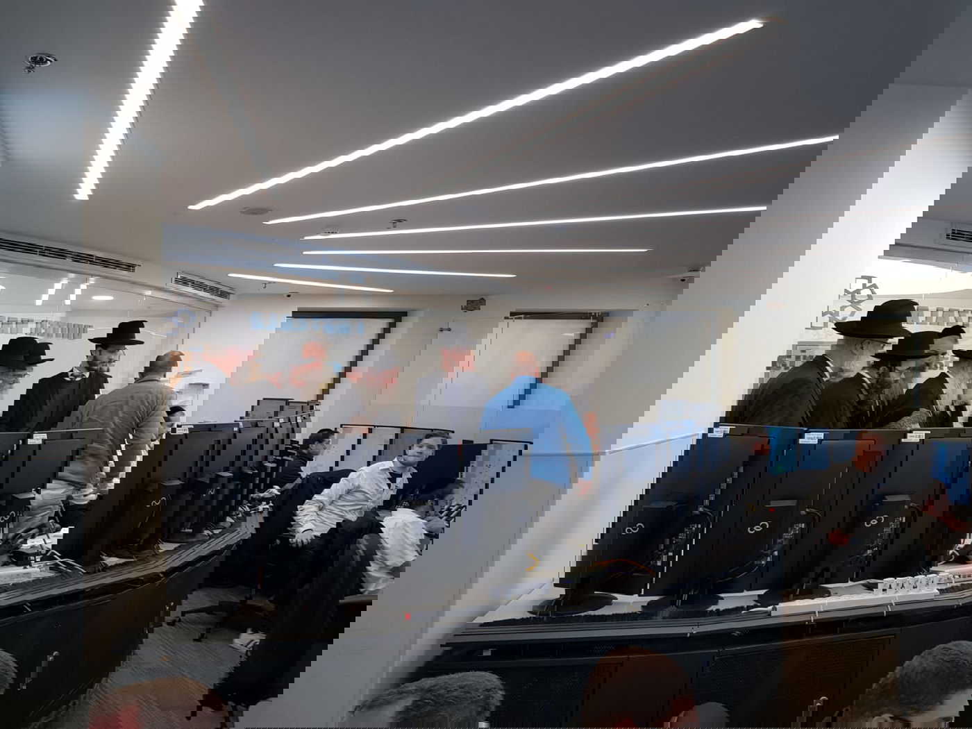 חברי ועדת הרבנים ביקרו ודנו בשאלות הלכתיות שעלו על הפרק