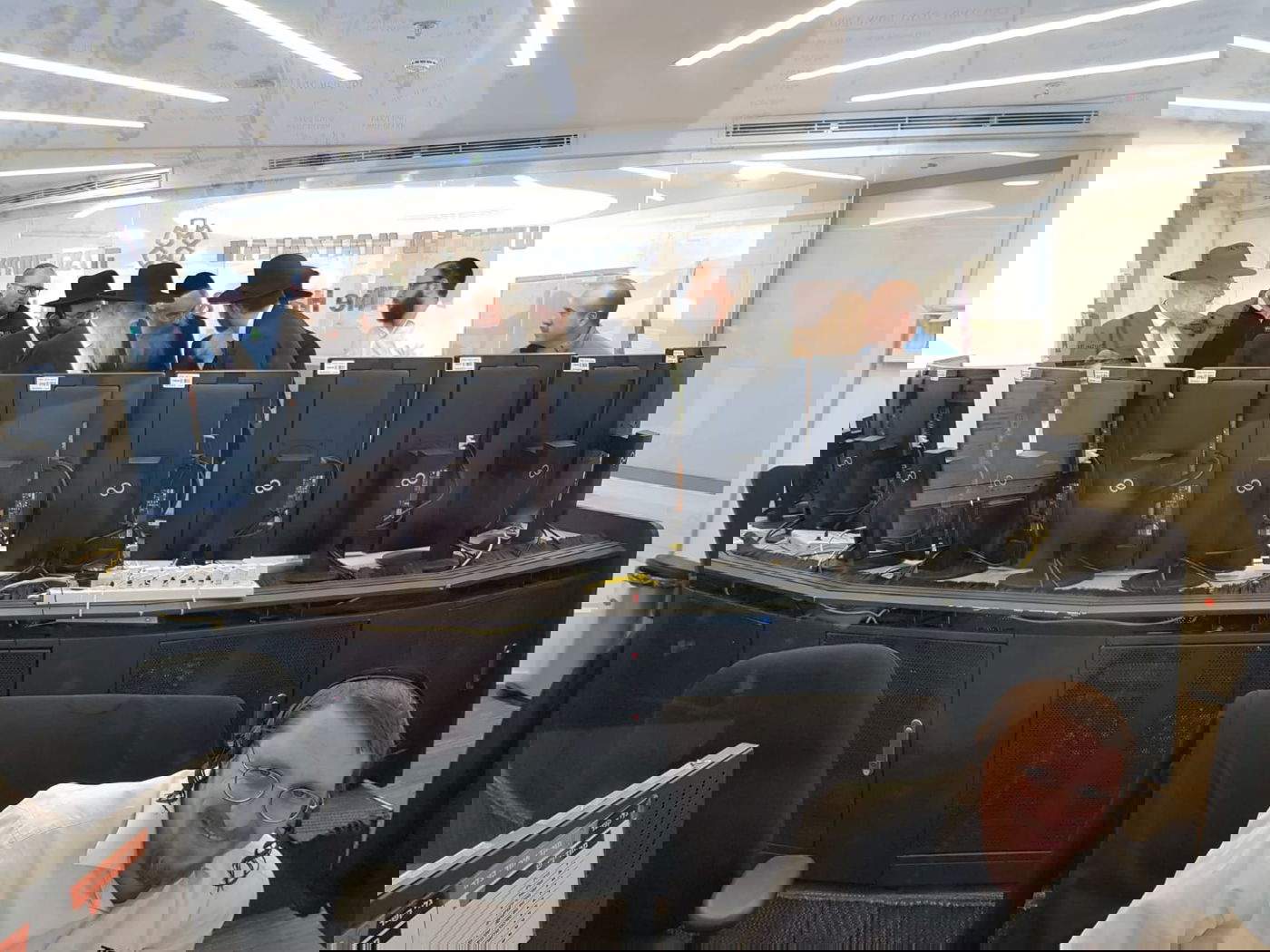 חברי ועדת הרבנים ביקרו ודנו בשאלות הלכתיות שעלו על הפרק