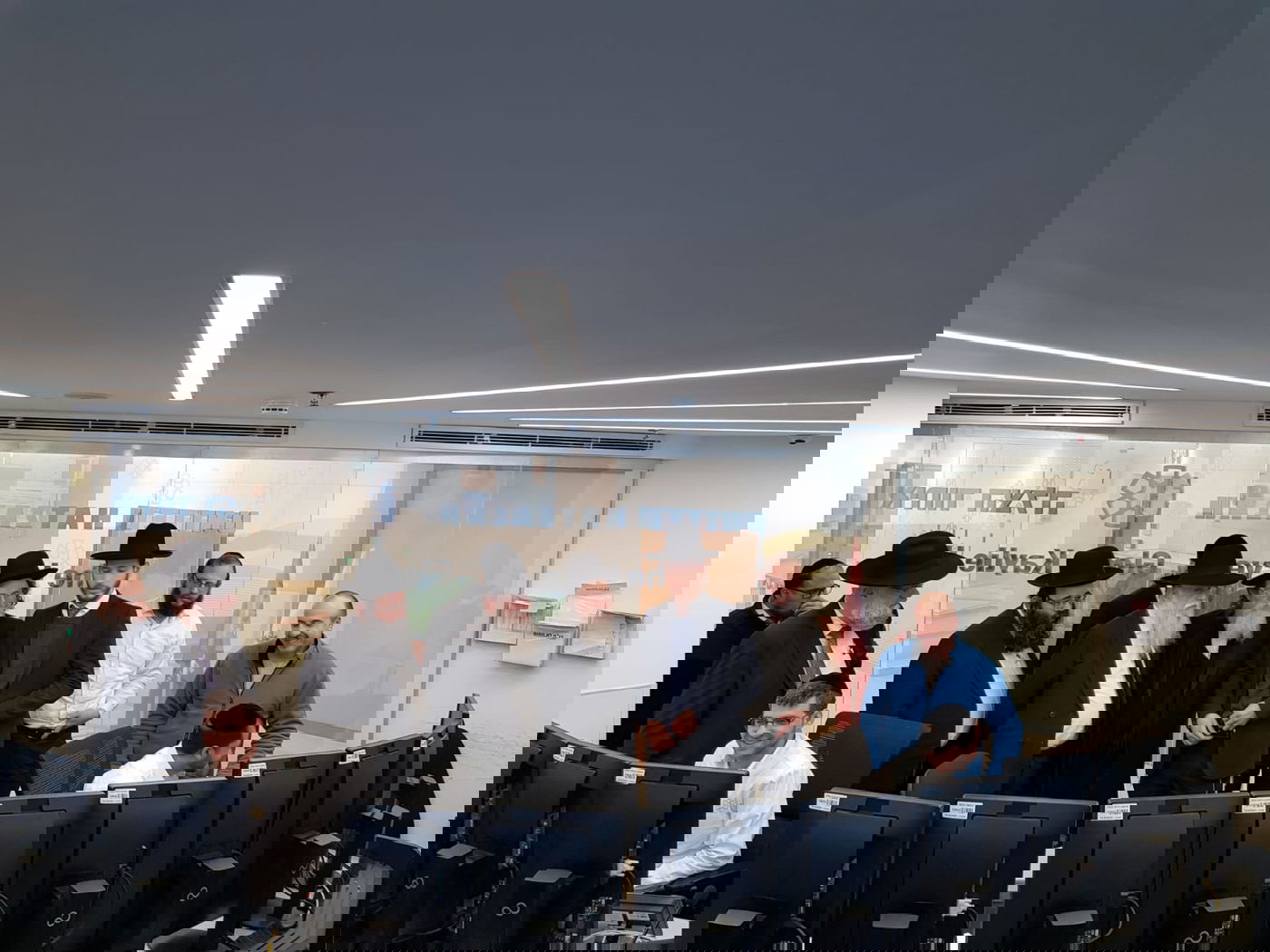 חברי ועדת הרבנים ביקרו ודנו בשאלות הלכתיות שעלו על הפרק