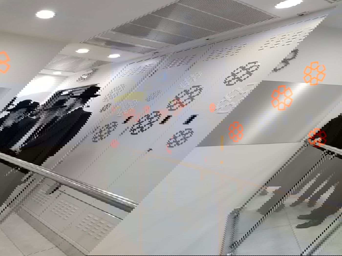 חברי ועדת הרבנים ביקרו ודנו בשאלות הלכתיות שעלו על הפרק