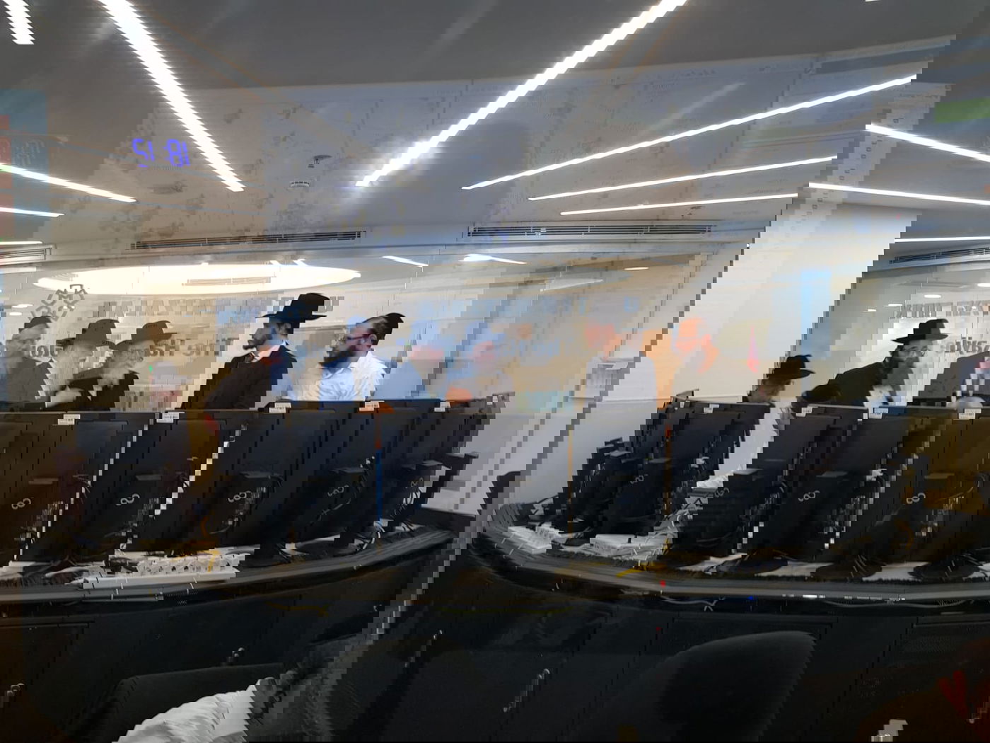 חברי ועדת הרבנים ביקרו ודנו בשאלות הלכתיות שעלו על הפרק