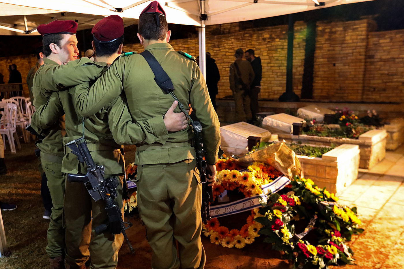 חבריו נפרדים, אמש