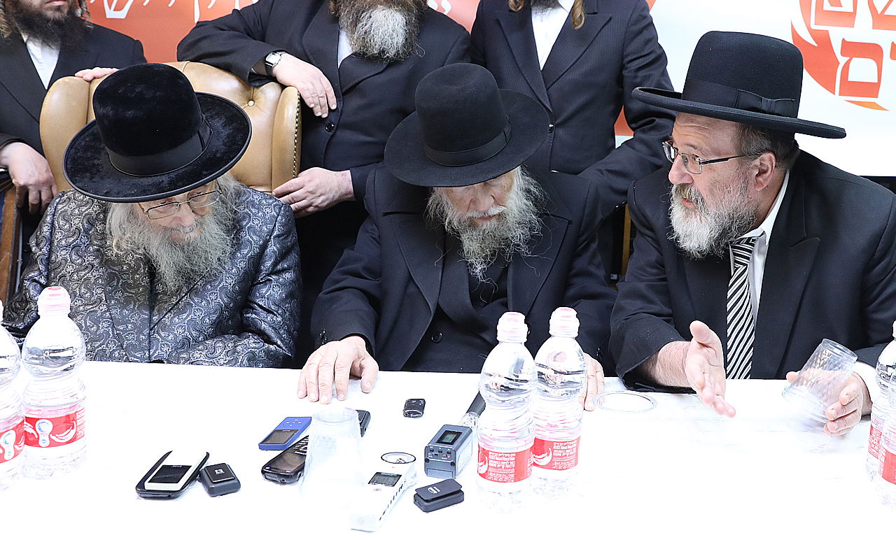 הגר"י ארנברג, הגרי"י קלמנוביץ והגאב"ד