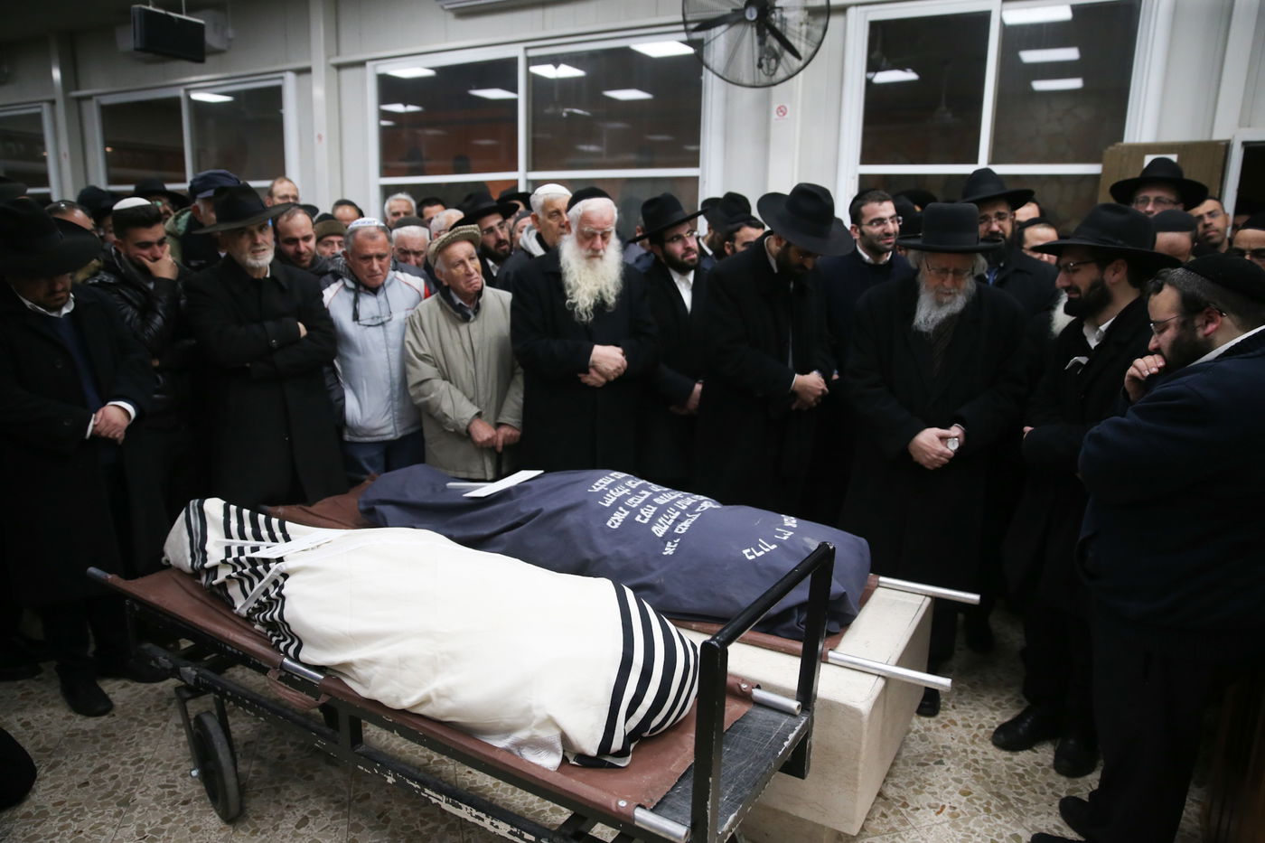 בן הנרצחים בכה: 'היית עבד ה'' • מסתמן: הרקע - לאומני