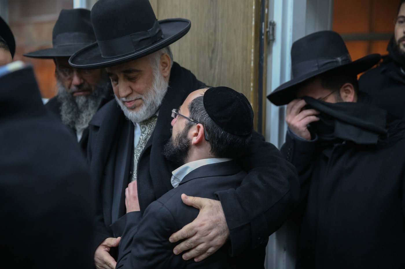 בן הנרצחים בכה: 'היית עבד ה'' • מסתמן: הרקע - לאומני